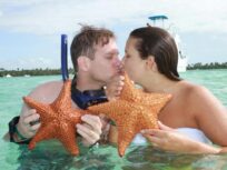 Kissing Couple + Starfish in Natural Pool - Saona VIP - Stay Happy RD