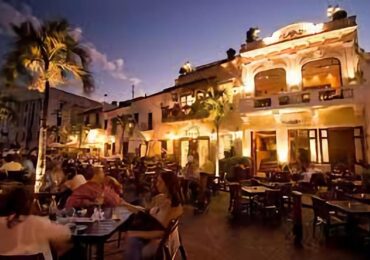 a restaurant in the colonial zone with some people in the background