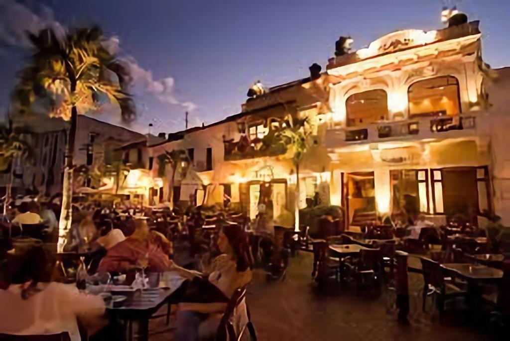 a restaurant in the colonial zone with some people in the background